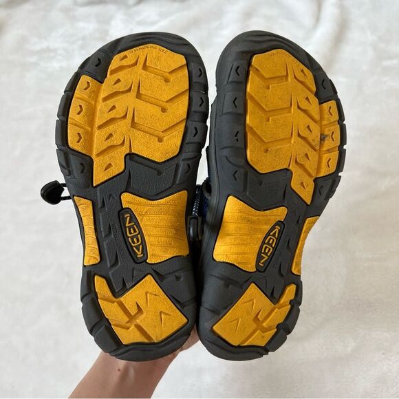 KEEN Newport H2 Sandals Youth Size 2 Blue hiking outdoor waterproof closed toe - Picture 4 of 5